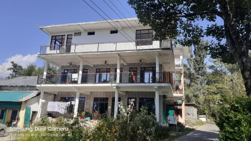 Mohinder & Mohindra Home Stay Bir  Bagian luar foto